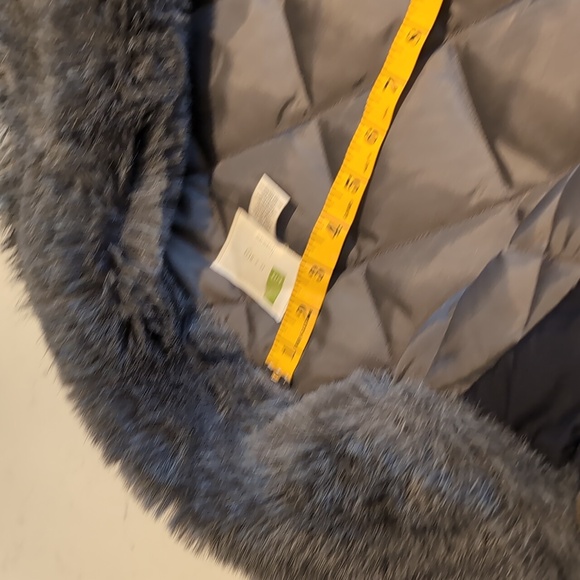 Black puffer jacket with gray faux fur collar - Picture 4 of 6